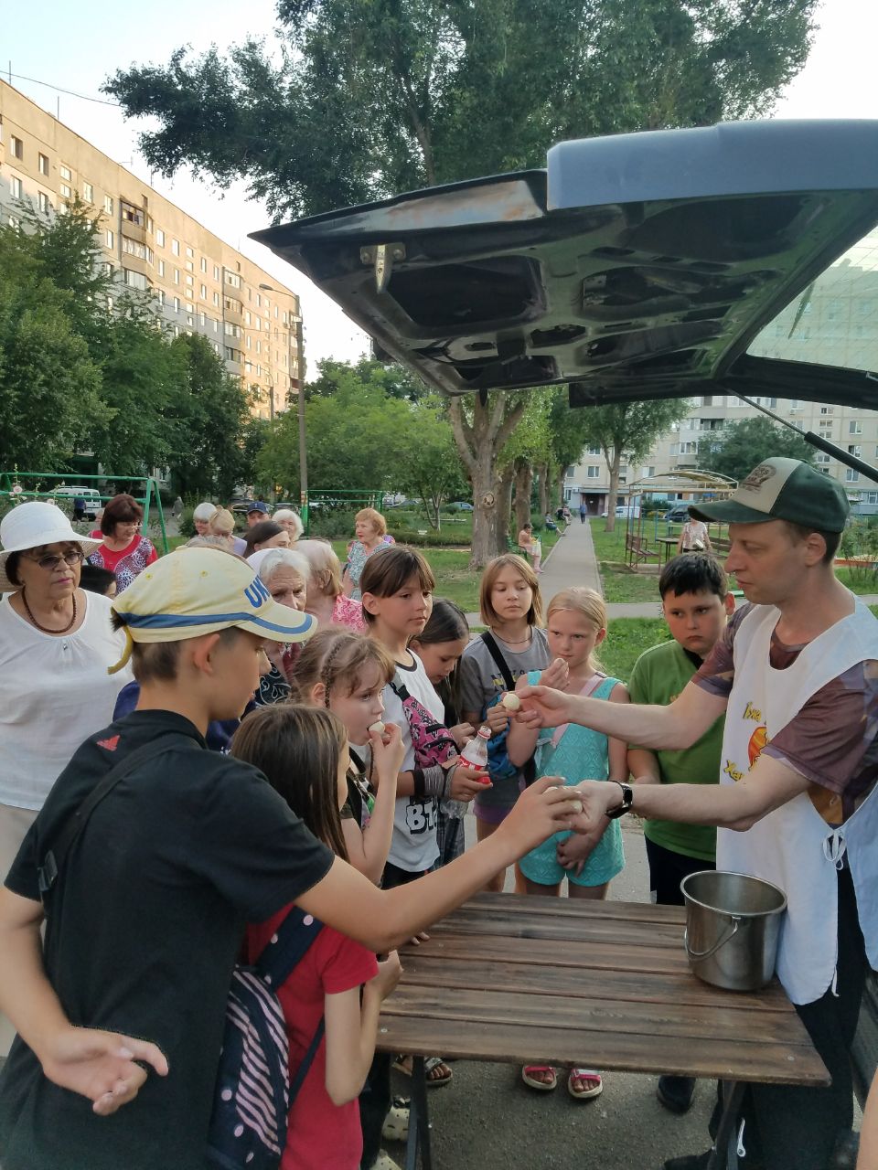 Наш кухар готує вишукану їжу